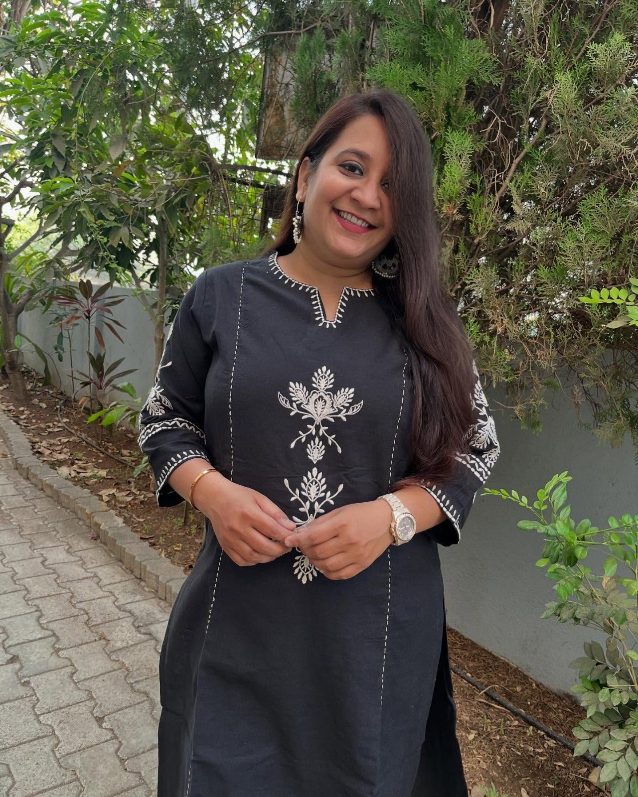 Women's Cotton hand embroidered White Straight Printed Kurta with Pant