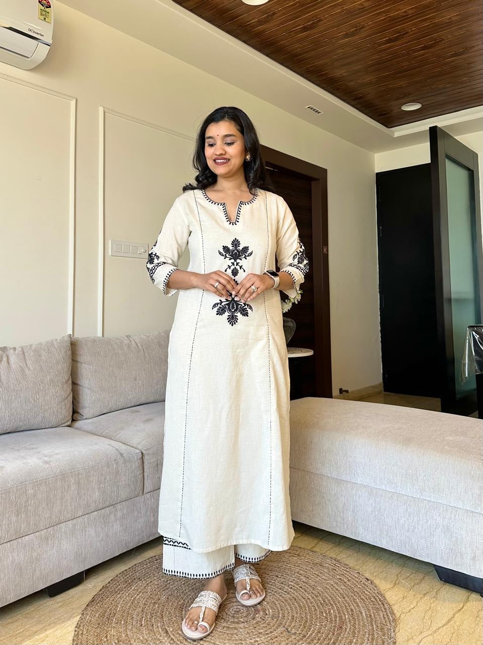 Women's Cotton hand embroidered White Straight Printed Kurta with Pant