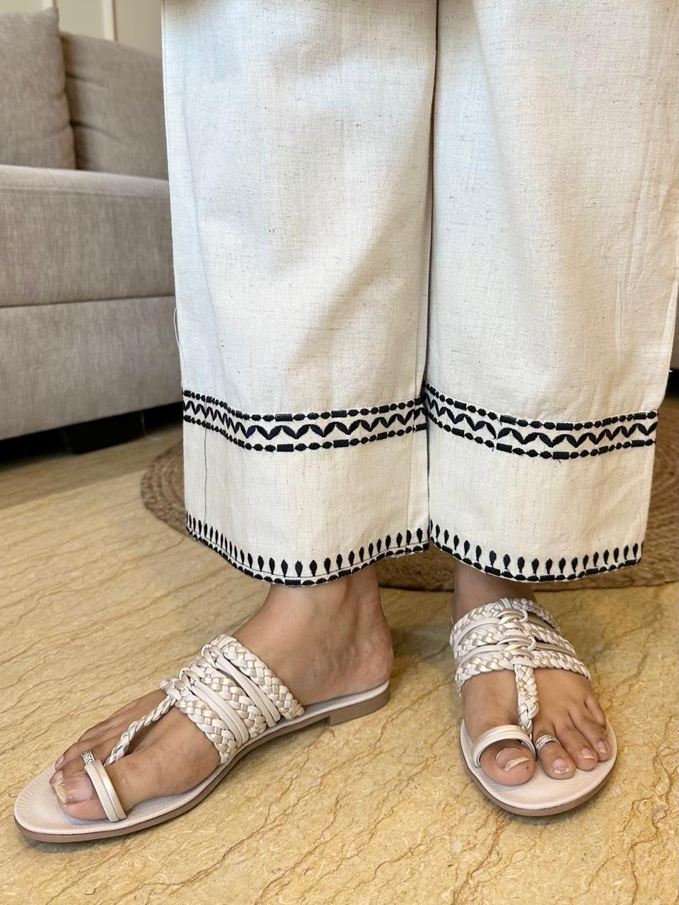 Women's Cotton hand embroidered White Straight Printed Kurta with Pant