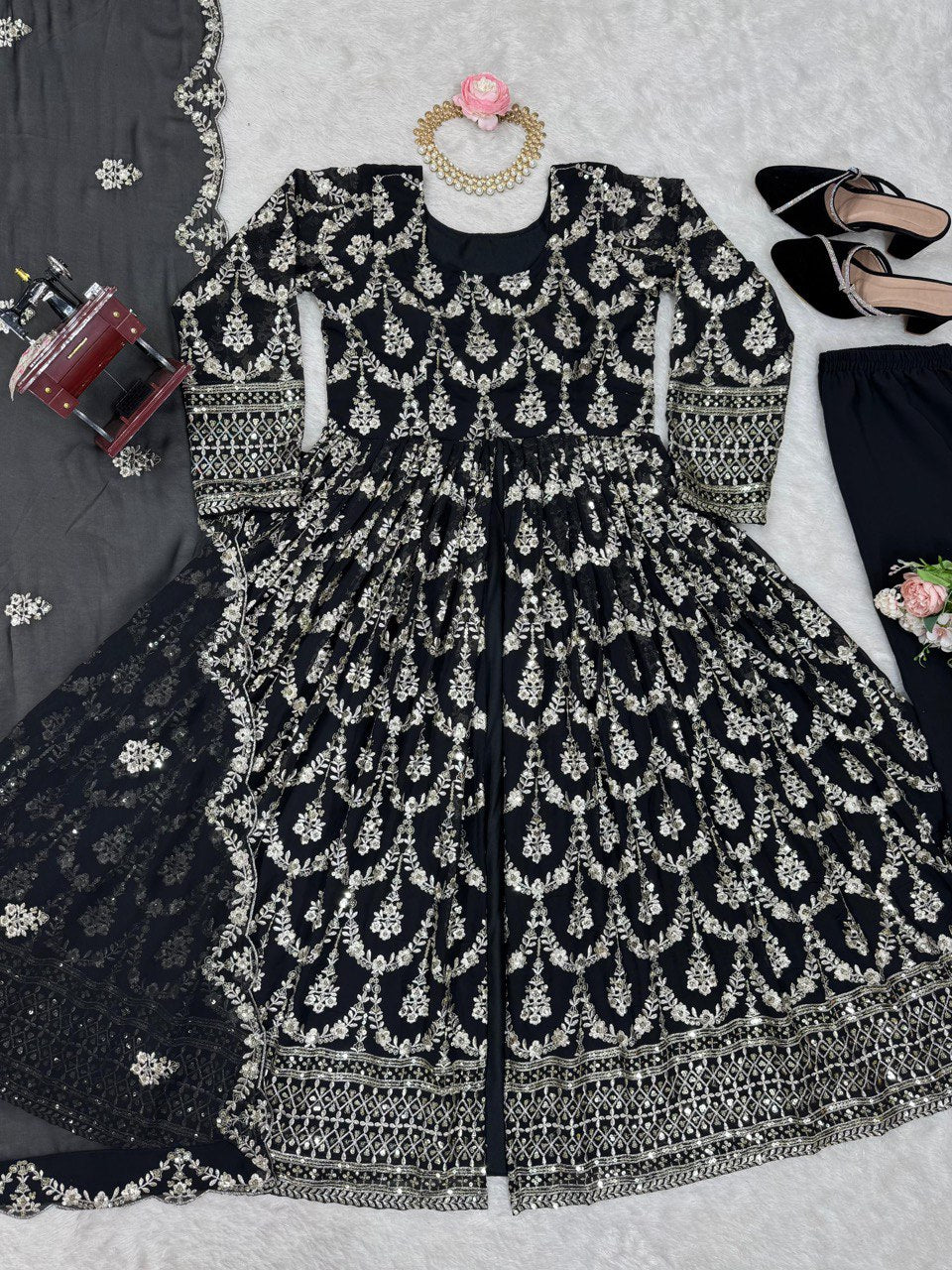 "Elegant Sequined Top & Micro Cotton Pants Set β Stylish & Comfortable"