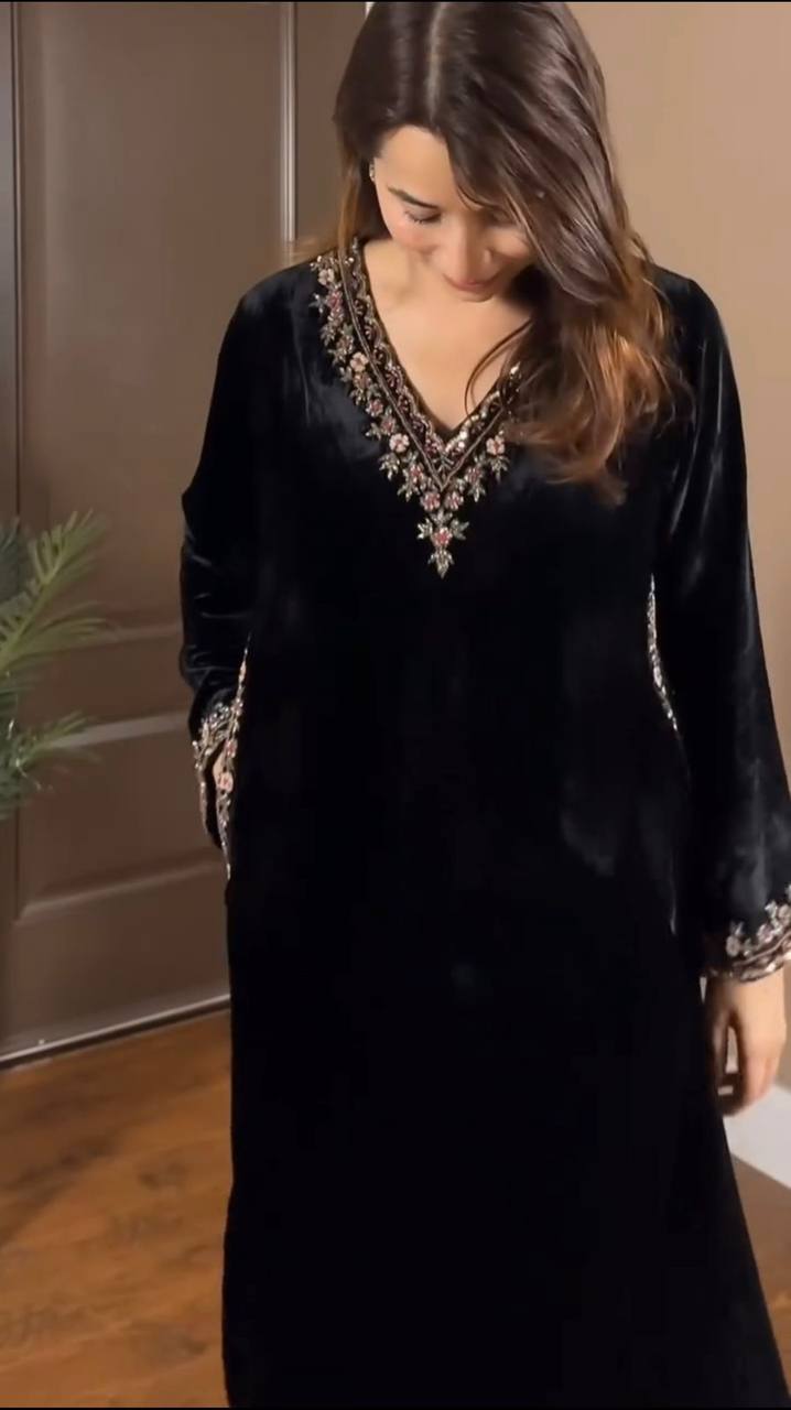 "Elegant Viscose Velvet Set with Sequins & Side Pockets"