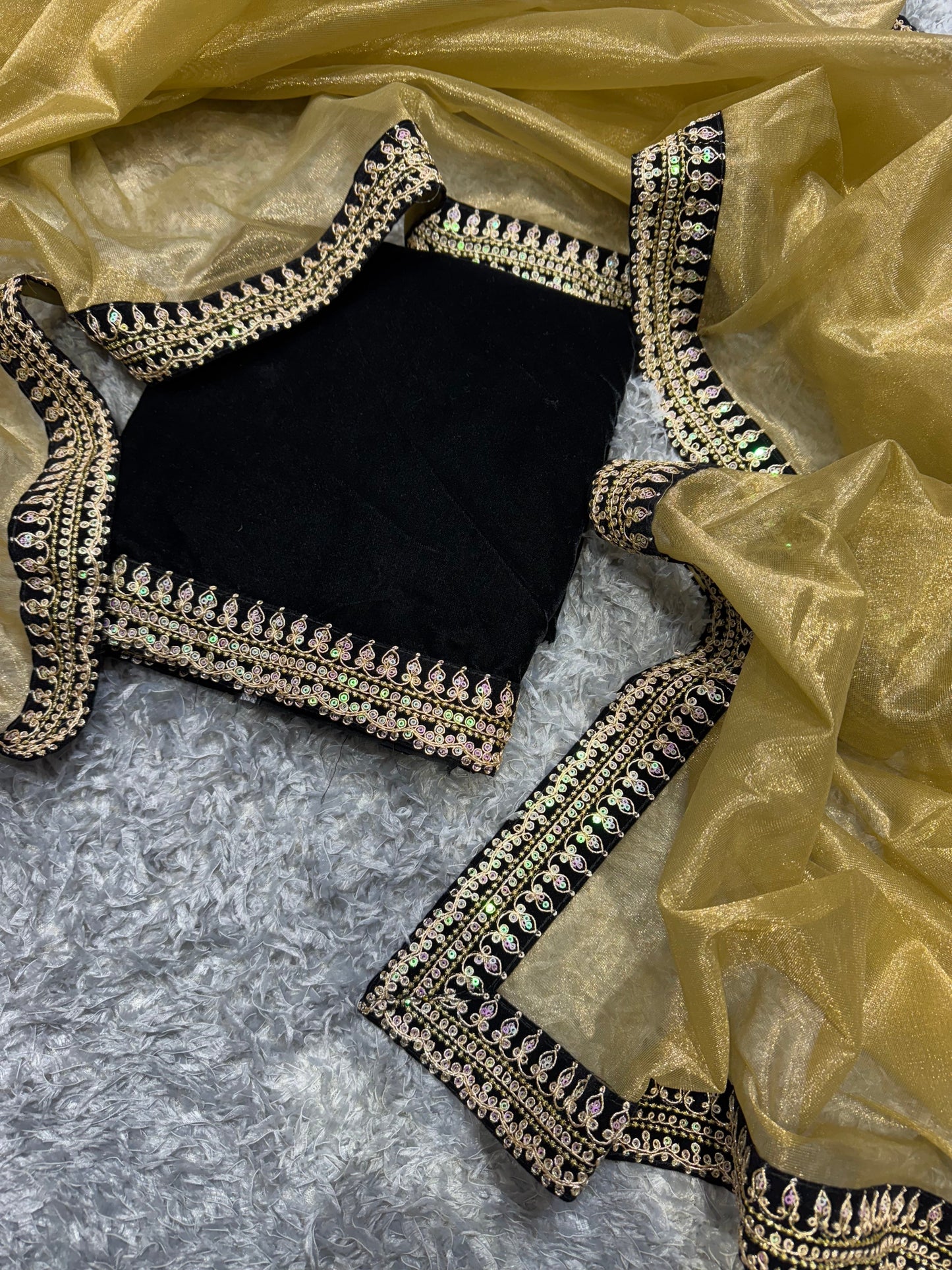 Luxurious Soft Twill Fabric Saree