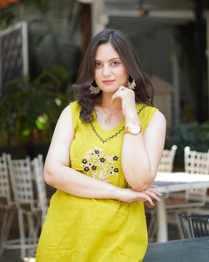 Beautiful Embroidery Work Kurta Set For Woman