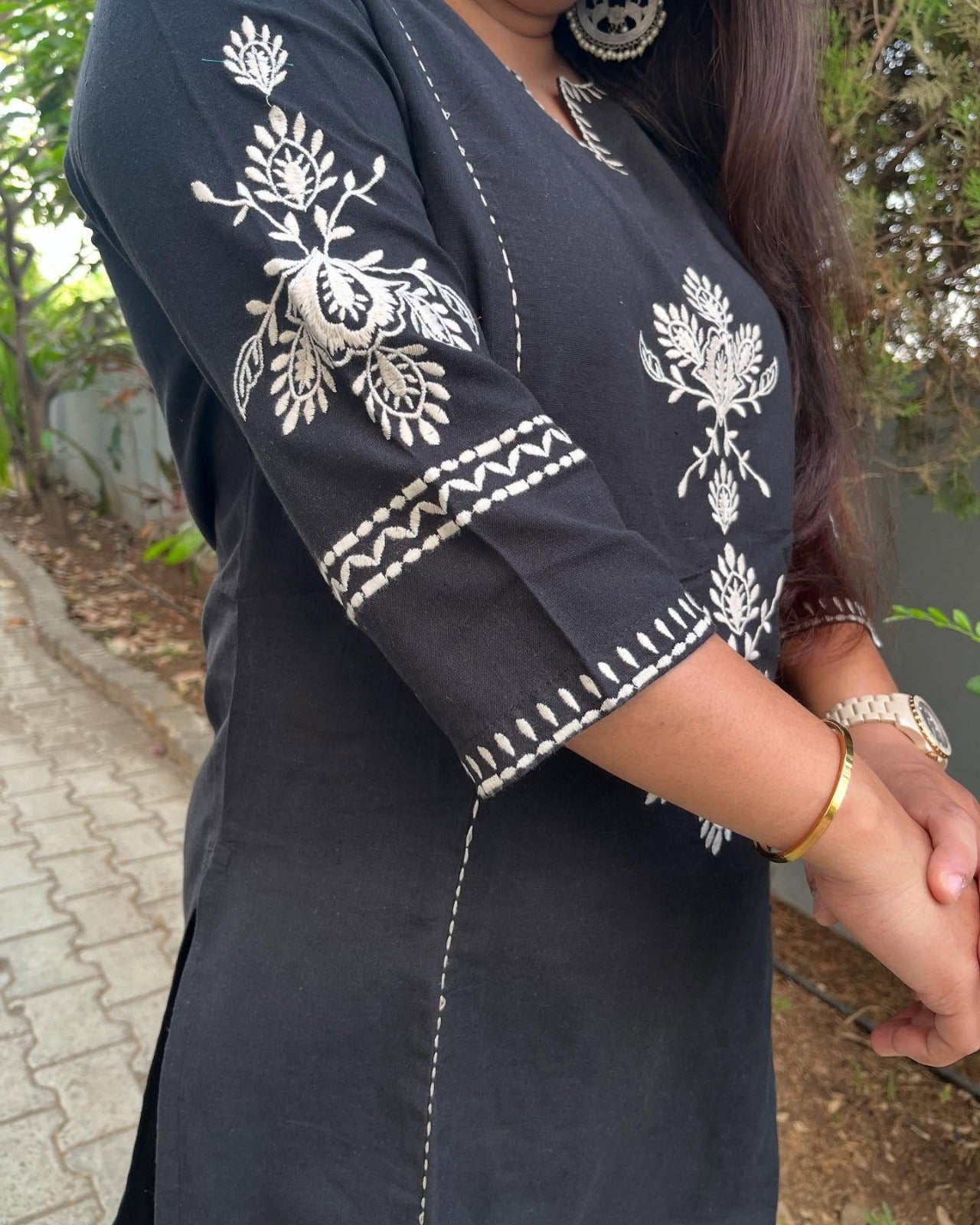 Women's Cotton hand embroidered White Straight Printed Kurta with Pant