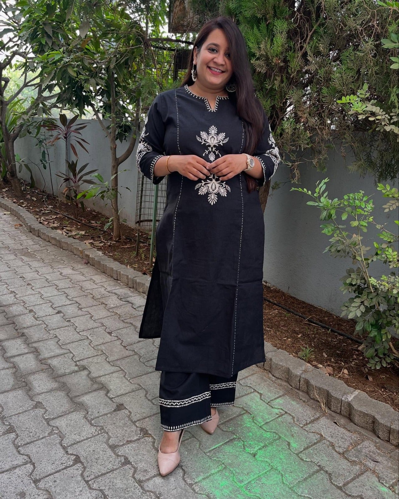 Women's Cotton hand embroidered White Straight Printed Kurta with Pant