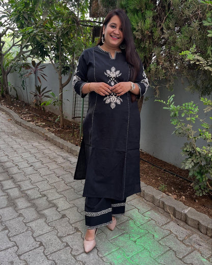 Women's Cotton hand embroidered White Straight Printed Kurta with Pant