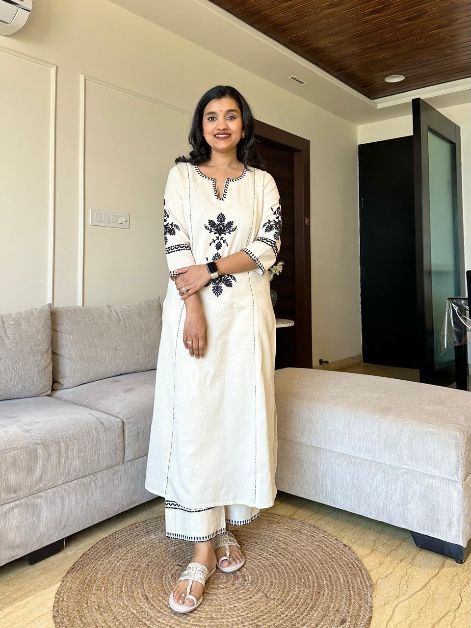 Women's Cotton hand embroidered White Straight Printed Kurta with Pant