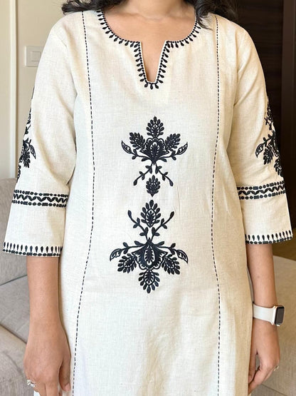 Women's Cotton hand embroidered White Straight Printed Kurta with Pant