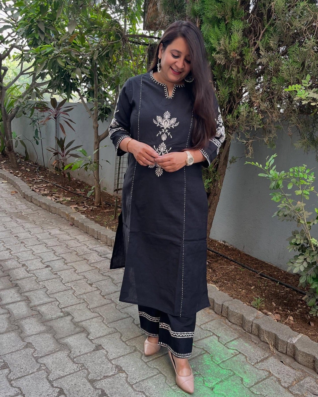 Women's Cotton hand embroidered White Straight Printed Kurta with Pant