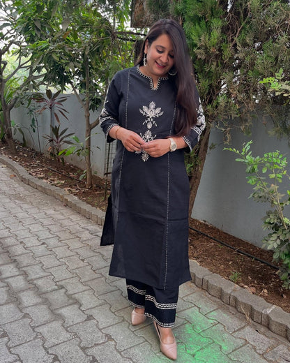 Women's Cotton hand embroidered White Straight Printed Kurta with Pant
