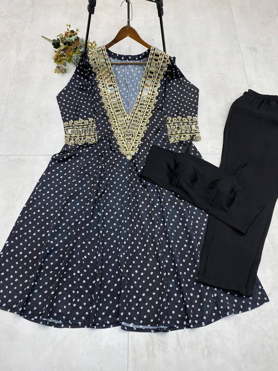 New Trendy Three-Piece Ready-to-Wear Kurta Pant with Tube Blouse