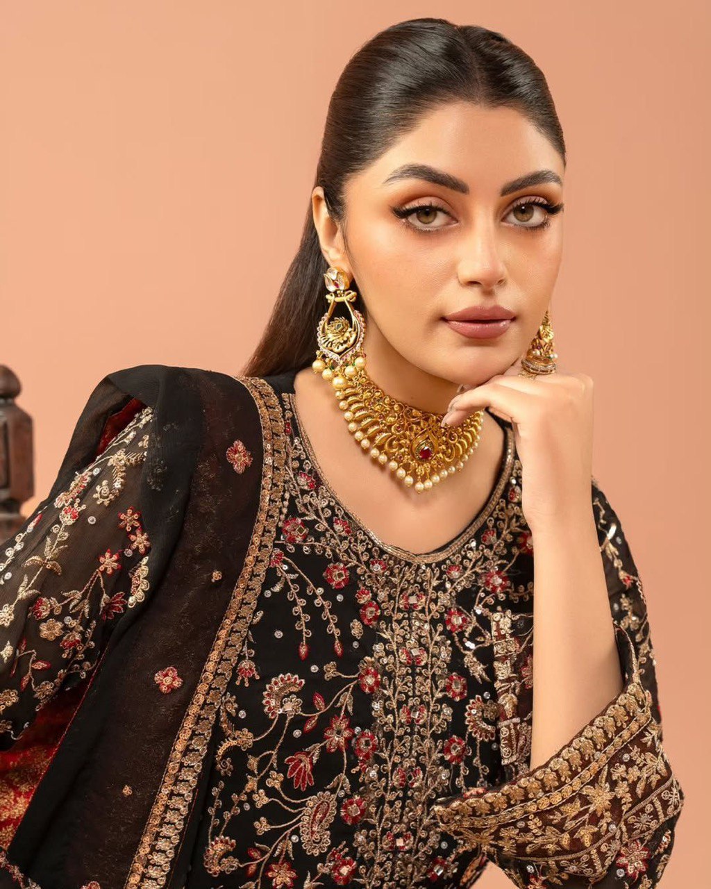 "Luxury Foux Gorgette Set with Real Diamond Detailing"