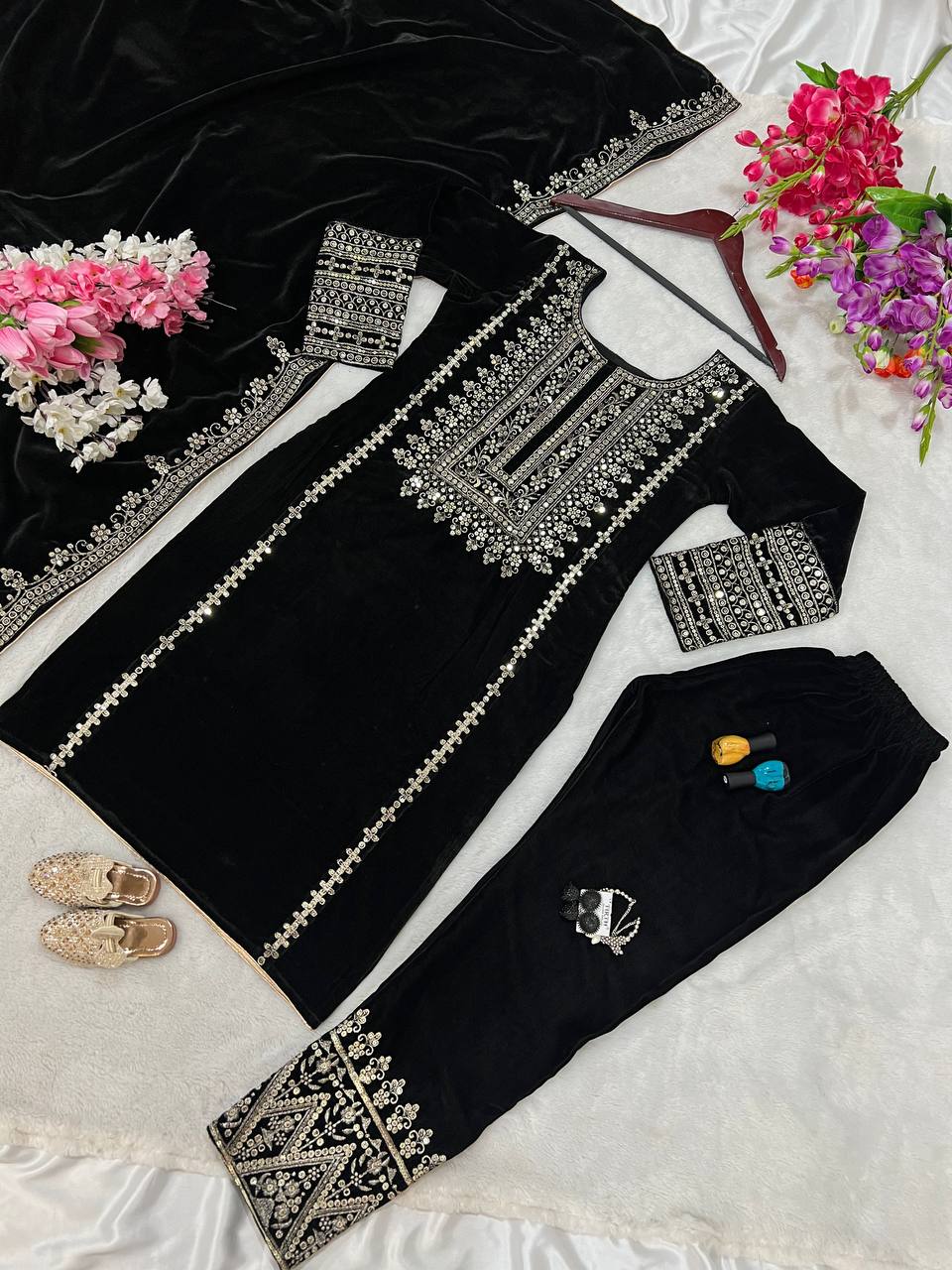 Luxurious Embroidered Viscose Velvet Set with Sequins and Lace Border