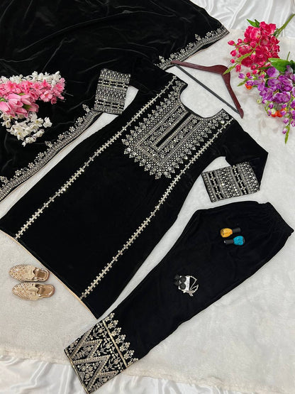 Luxurious Embroidered Viscose Velvet Set with Sequins and Lace Border