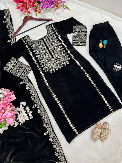 Luxurious Embroidered Viscose Velvet Set with Sequins and Lace Border