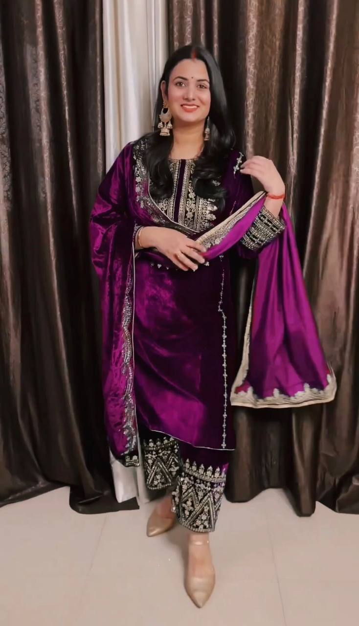 Luxurious Embroidered Viscose Velvet Set with Sequins and Lace Border