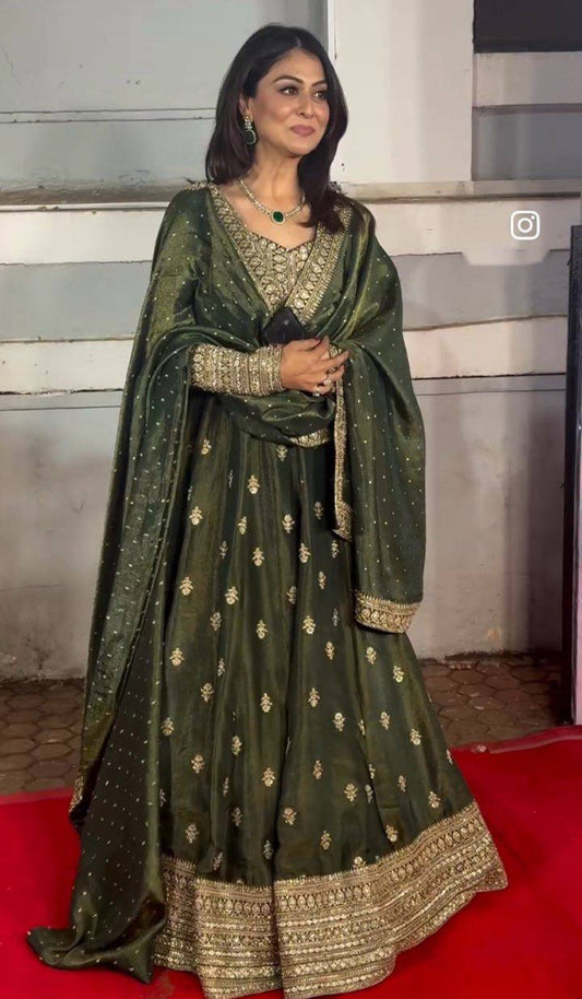 Elegant Gwon Set with Heavy Embroidery & Pure Cinon Silk