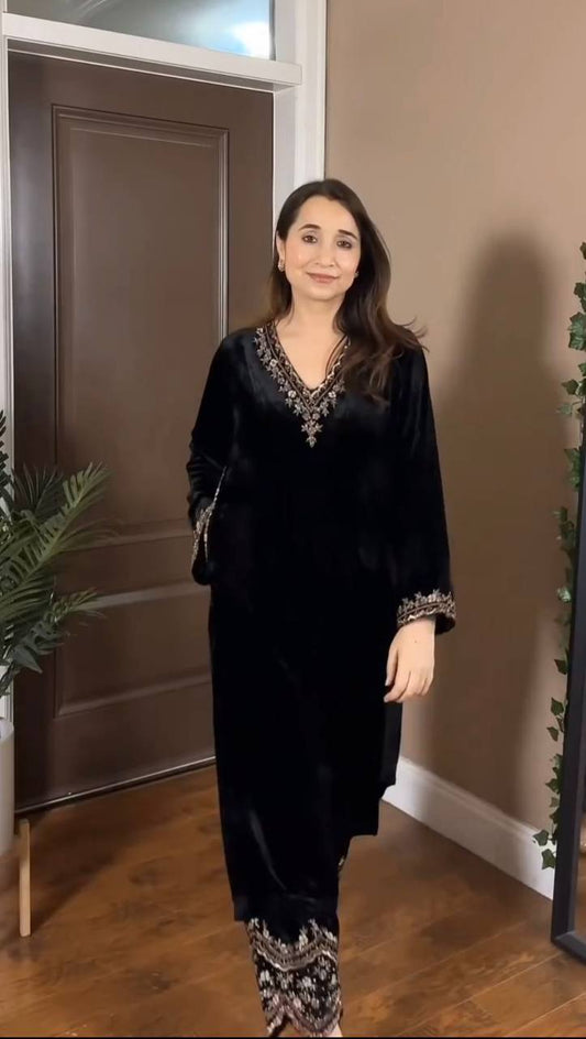"Elegant Viscose Velvet Set with Sequins & Side Pockets"